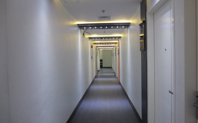 Icon Hotel Timog
