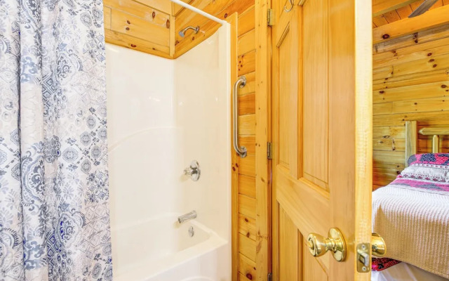 Sevierville Cabin w/ Hot Tub & Deck!