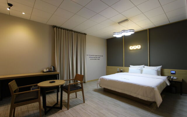 The Zenith Hotel