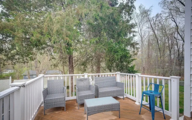 Spacious Triangle Townhome - Near Hiking & Golf!