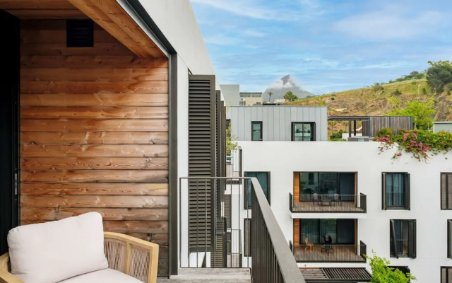 Holiday Chic Alena Apartment in Trendy De Waterkant