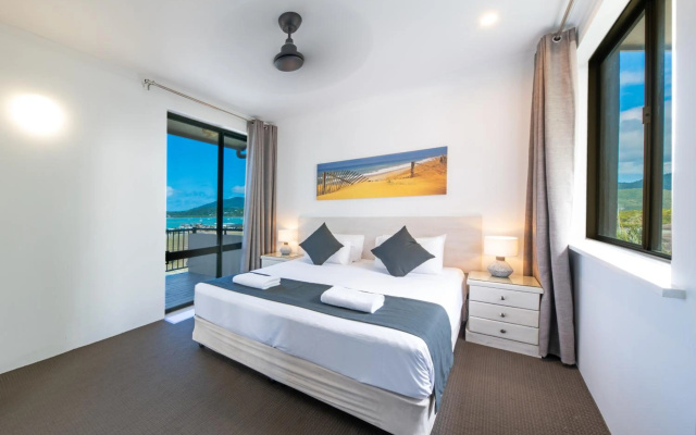 Whitsunday Terraces Hotel Airlie Beach – Guest Rooms – Airlie Beach
