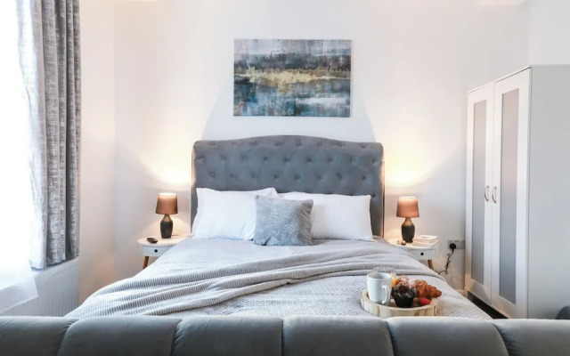 Victoria Road Apartment in Stoke