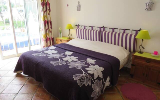 Immaculate 3-bed Villa in Guia Private Pool