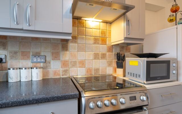 Spacious 4-br Cambridge House, Free Parking