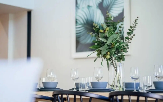 Santorini on Seaview-beachside Living - Sauna - Wifi