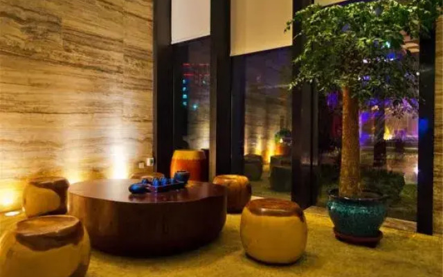 Sanmenxia Feicui Lichi Hot Spring Resort Hotel