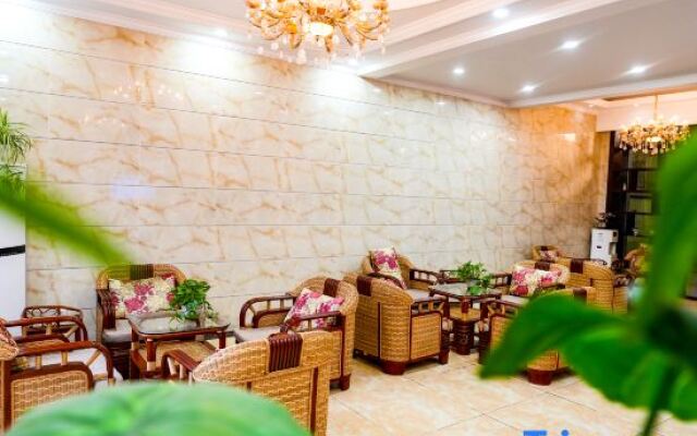 Qingqingyuan Hotel (Qingcheng Mountain High speed Railway Station)