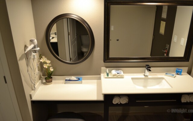 Yosemite Southgate Hotel & Suites