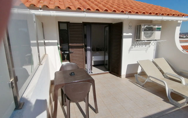 Apartamentos Vale de Carros by Umbral