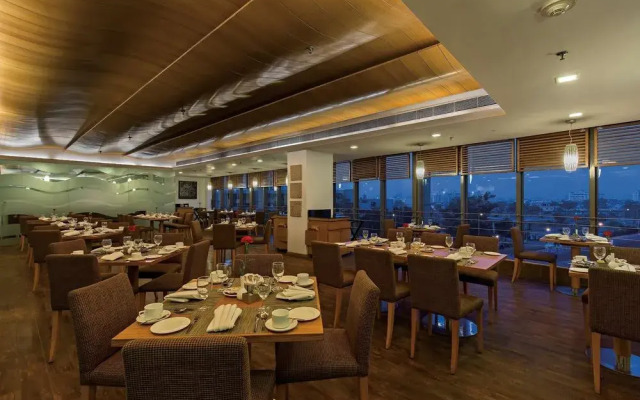 5 By Oyo Metropolitan