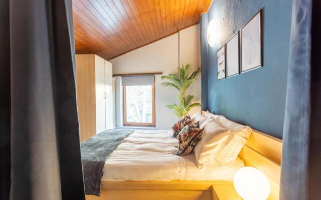 Blue Attic - Historical Como City Center by Rent All Como