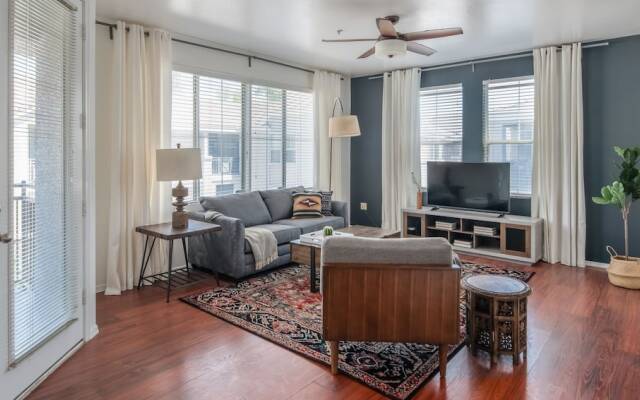 Stylish Phoenix Apartment by WanderJaunt