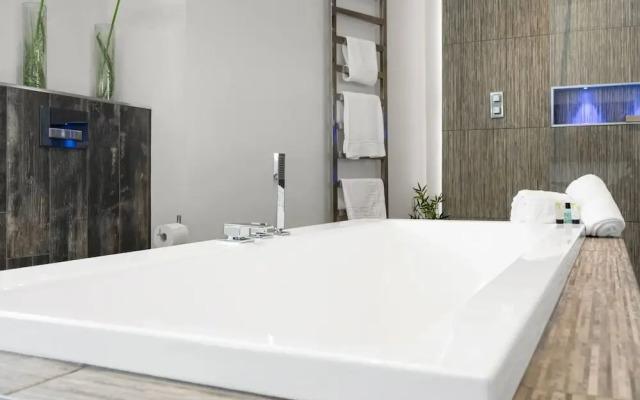 Chic Luxury - Central - Beach Access - Wind
