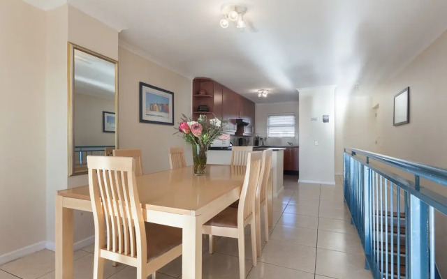 Nottingham Square by CTHA