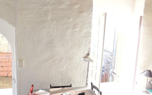 Studio in Villeneuve-lès-avignon, With Balcony