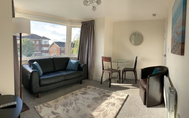Beachside Home - Sleeps 5, Garden, Parking & Pets