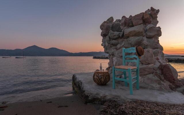 Turquoise Boathouse in Klima II