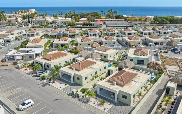 Villa pura vida with pool at mambo beach