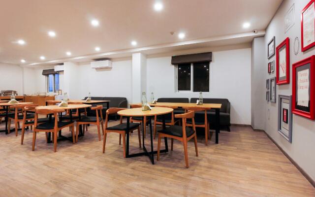 OYO Townhouse RCC Elite 265 Begumpet