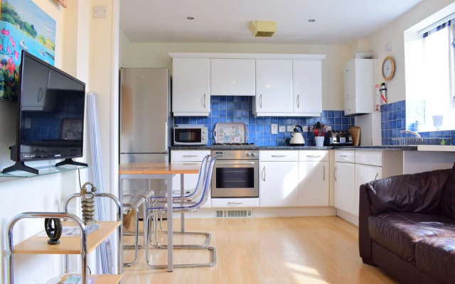 Bright 4 Bed Flat In Stepney Green