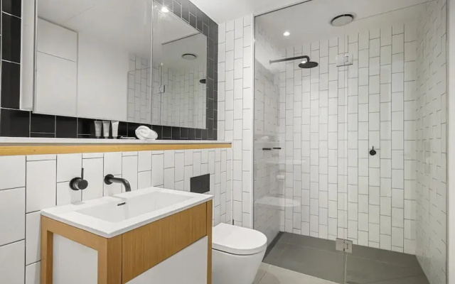 1BR Apartment Near CBD With Pool