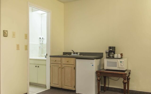 Econo Lodge & Suites Saint John