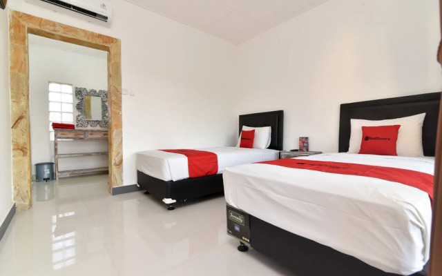 Rasa Sayang Beach Inn by RedDoorz