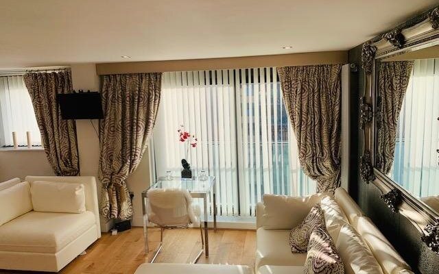 41 Millharbour by Crown Lawn