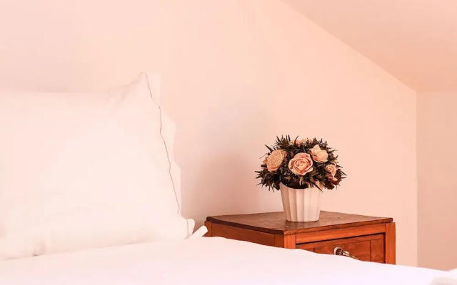 JOIVY Bright and spacious 2BR Apt w/ terrace, 5 mins from Avenida da Liberdad