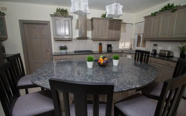 One of a Kind 6 Bedroom Luxury Villa