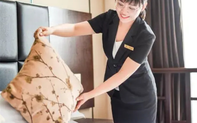 Hongqiao International Hotel (Yichang Yanjiang Avenue Natural Tower)