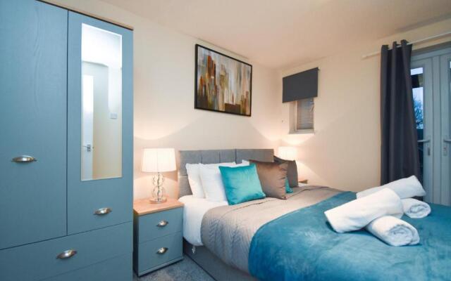 Silicon Court -Milton Keynes -4 bedroom Sleeps 7