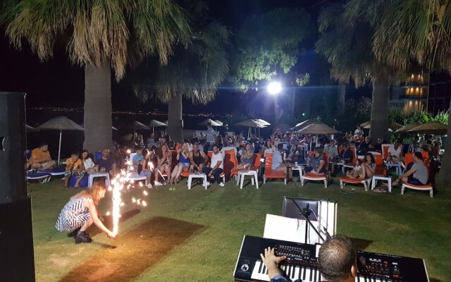 Bella Pino Beach Club Hotel