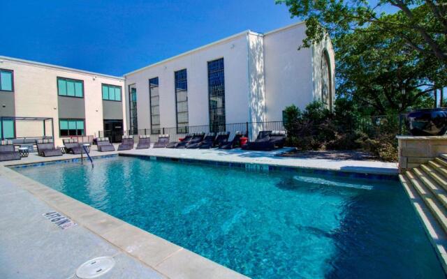 Bishop Arts Hotel by Qresorts.