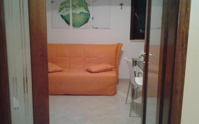 Bilocale Con Terrazzo