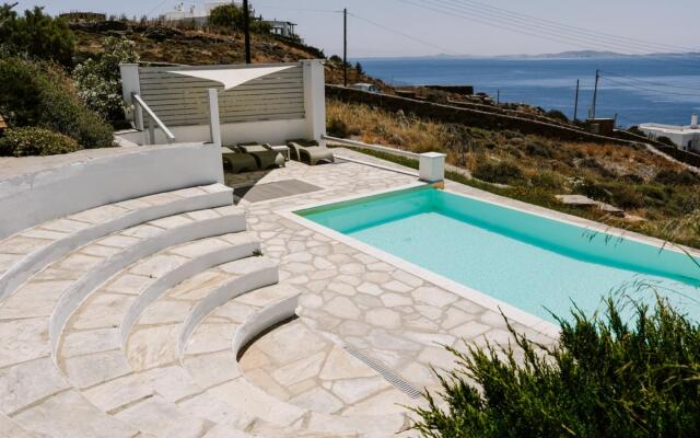 Maison Simone with private heated infinity pool & spectacular sea view