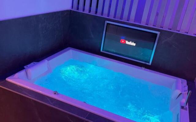 Suite & Jacuzzi