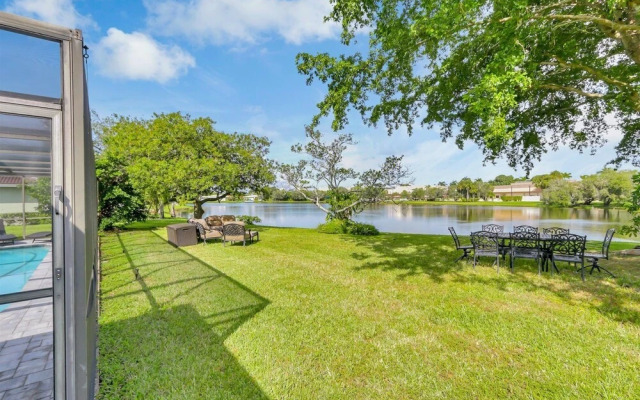 Watersedge - Private & Sanitized, Self Check-in. Perfect for Social Distancing & Working From Home. Private Pool, Pet Friendly. Super-host Support