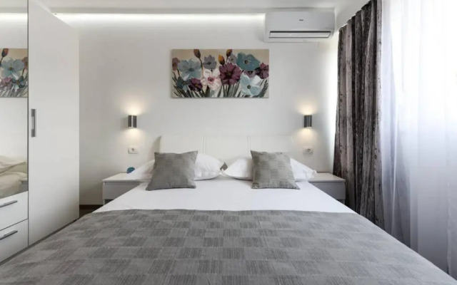 Reza Luxury Apartment