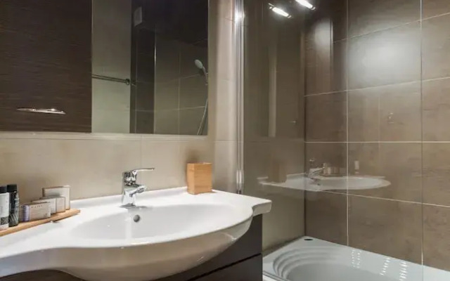 UPSTREET Stylish & Spacious 2BD Apt-Thiseio
