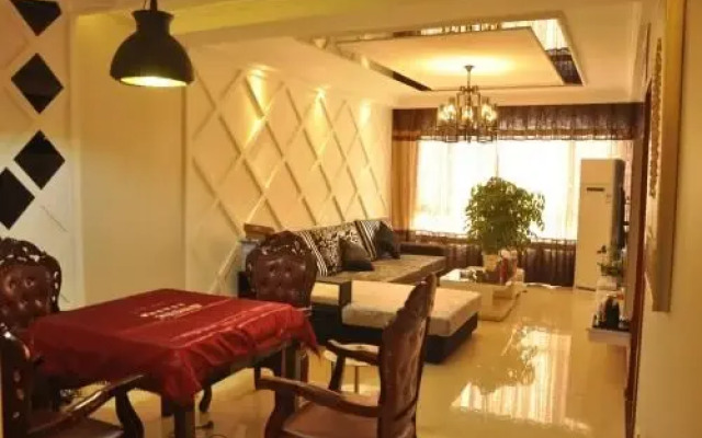 Huazhong Theme Apartment Hotel