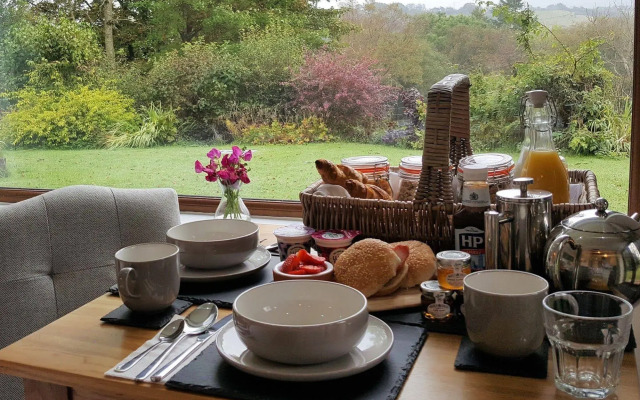 Nant yr Onnen B&B and Ysgubor Holiday Cottage