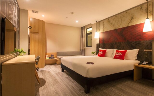 Ibis Wuhan Hubu Alley Hotel