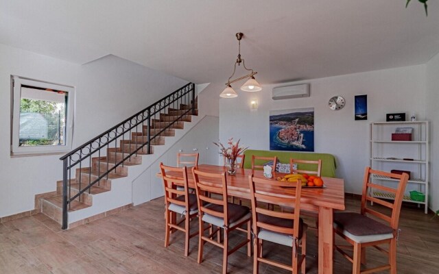 Stunning Home in Nova With Wifi and 3 Bedrooms