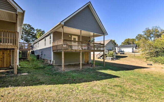 Family-friendly Greer Home w/ Balcony & Yard!