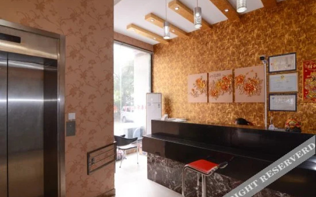 Yahao Business Hotel (Nanjing Olympic Sports Center Daoxiang Music Space Store)
