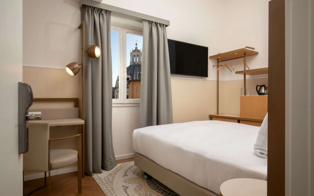 Cosmopolita Rome Colosseum, Tapestry Collection by Hilton