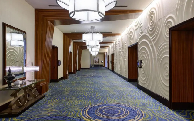 Renaissance Arlington Capital View Hotel