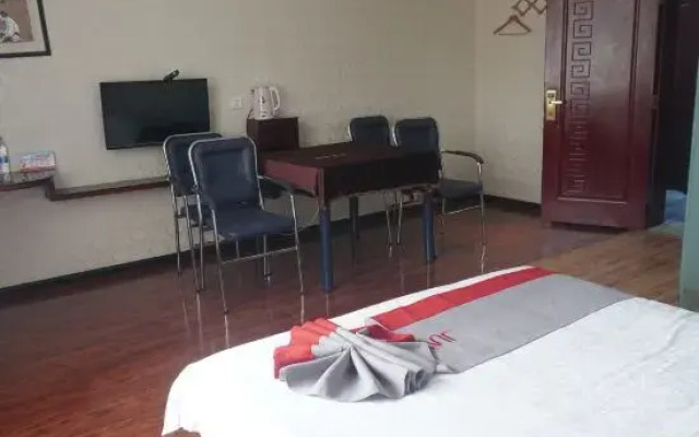 Jun Yi Chain Hotel (Danfeng Railway Station Branch)